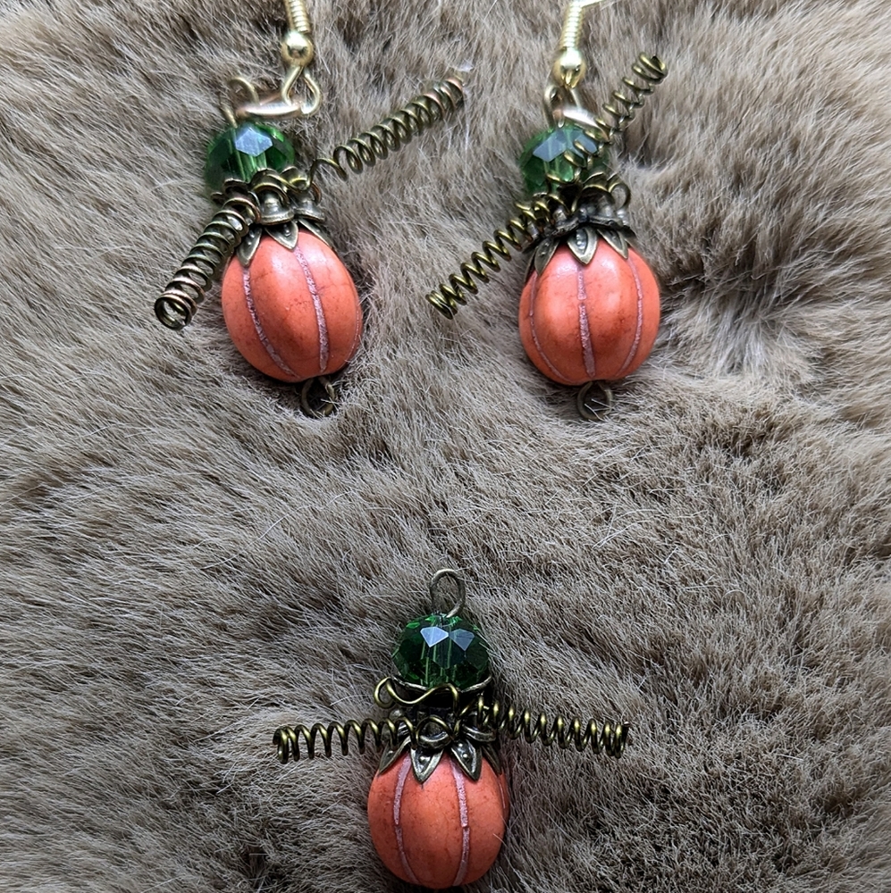 Halloween earrings and necklace